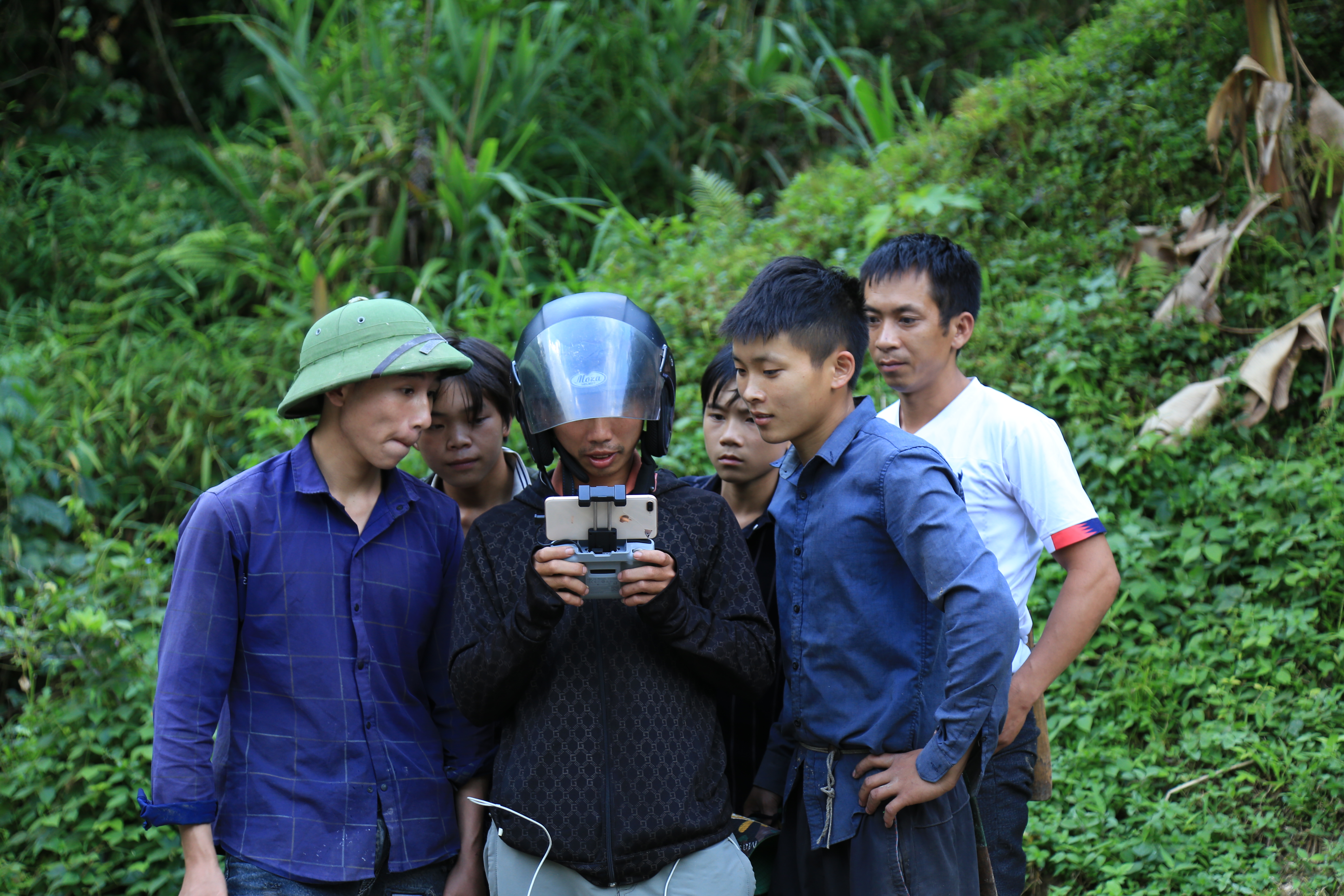 Lần đầu thấy flycam.