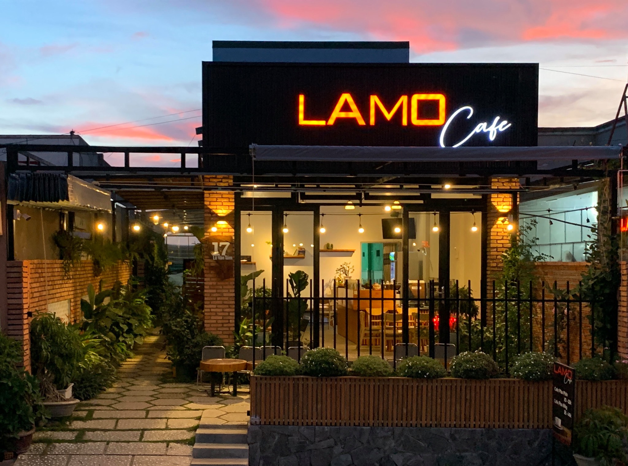 Lamo Cafe