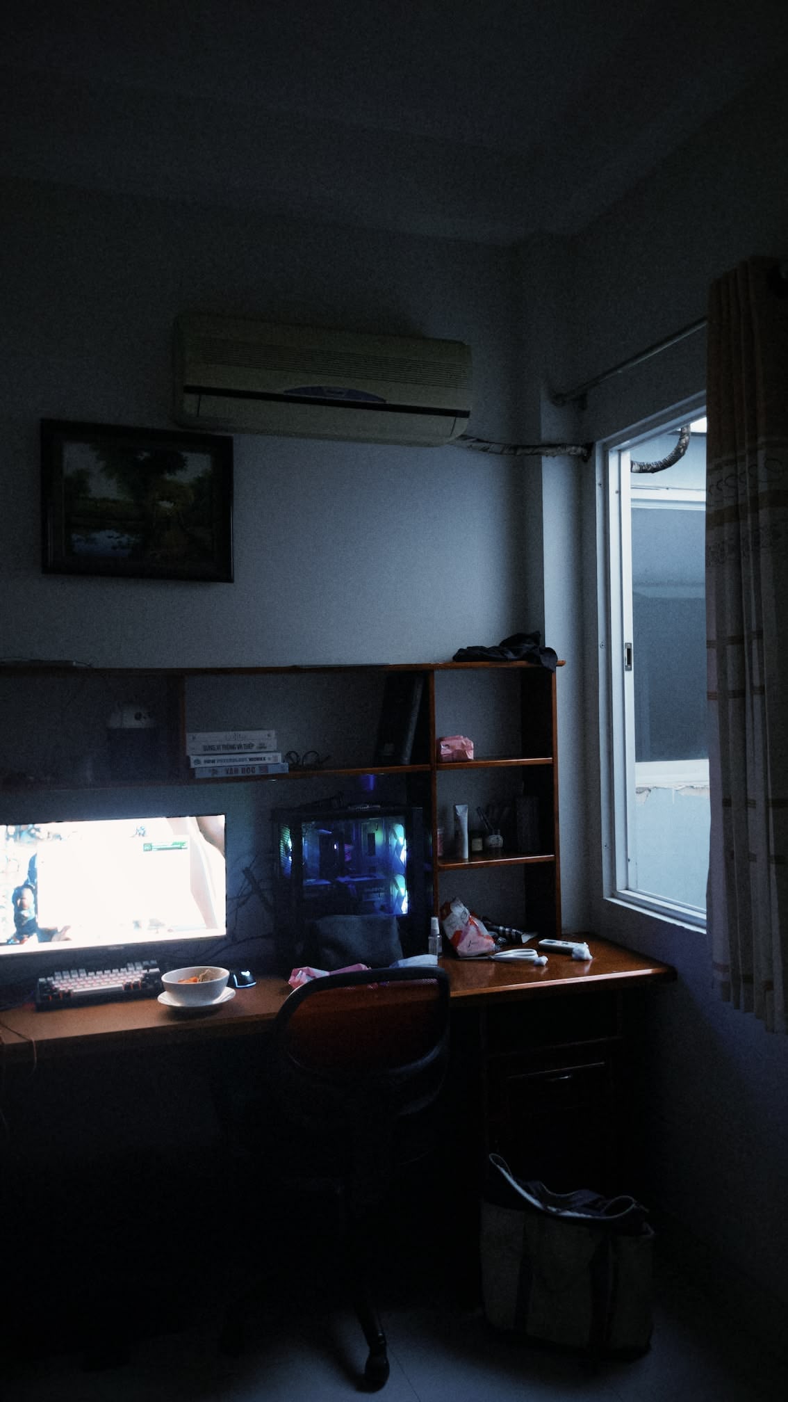 6h sáng - đau quá k ngủ đc phải dậy ăn rồi uống thuốc, sau đó ngất đến 8h tối